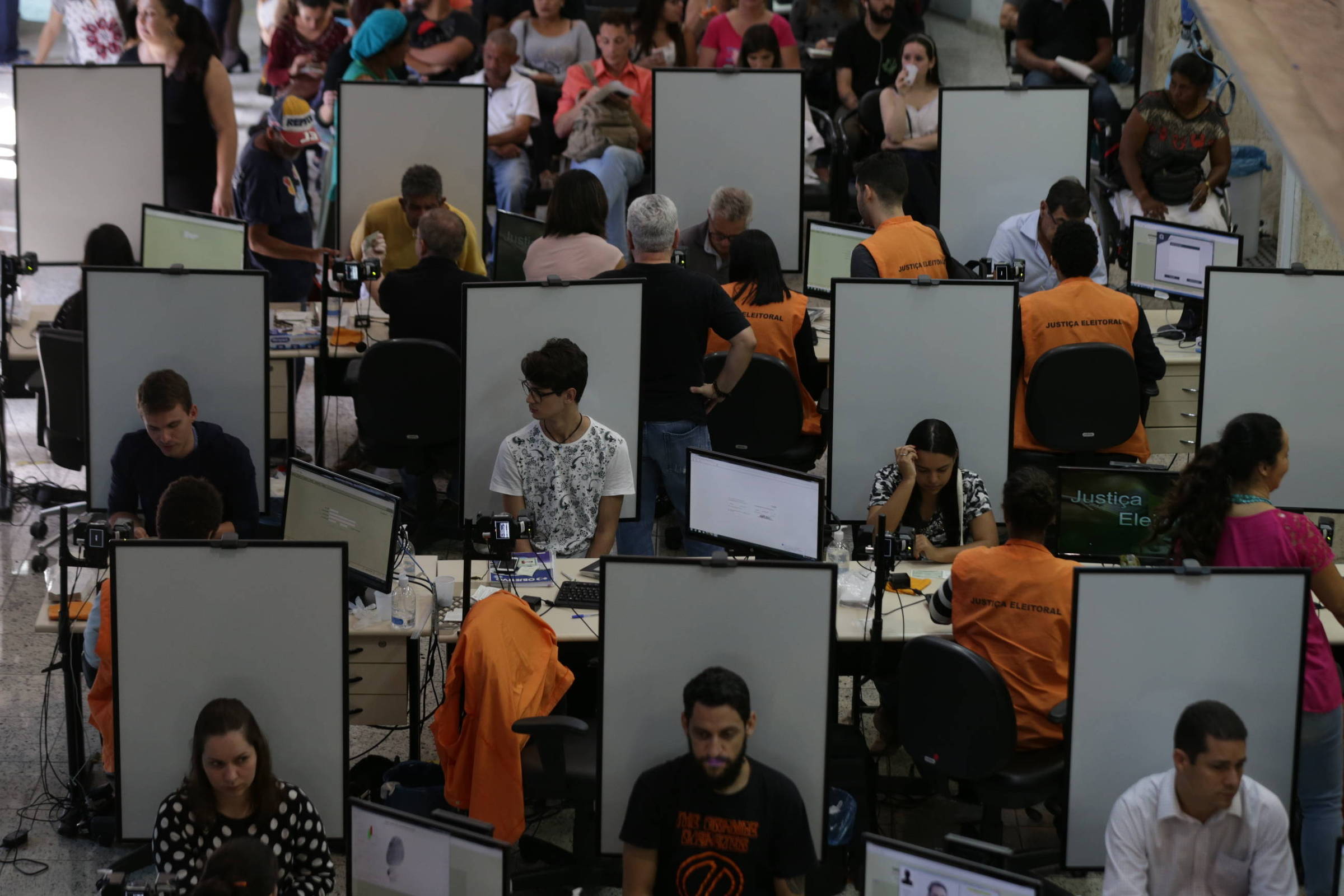 45% dos brasileiros acreditam que eleições vão melhorar a vida e a política, aponta Datafolha Pesquisa sondou a expectativa dos eleitores sobre o resultado do pleito de outubro